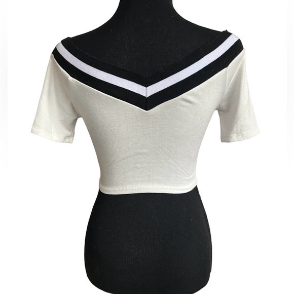 5/25$ ✨ Fashion Nova Crop Top - Picture 2 of 5